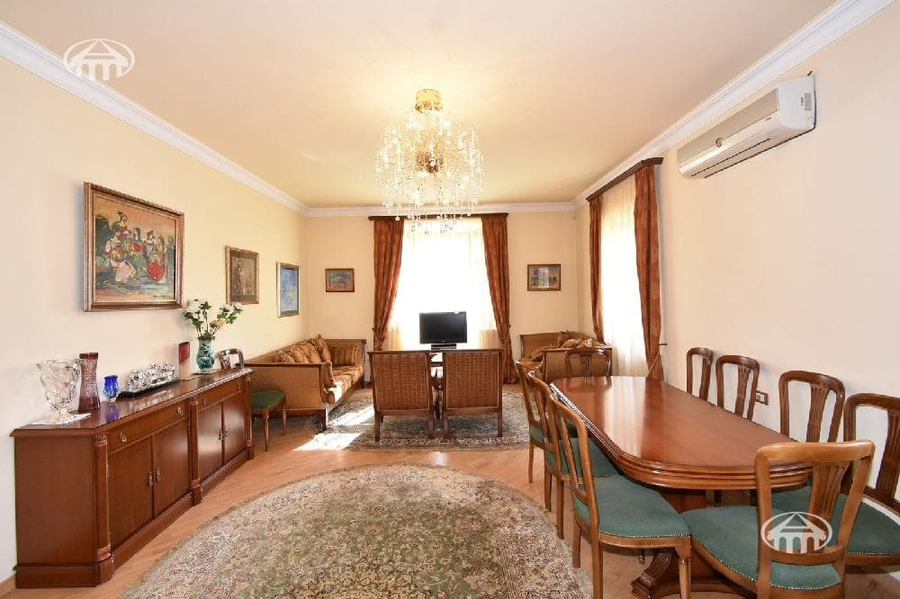 Особняк · 5 комн. · 416 м² · Давташен