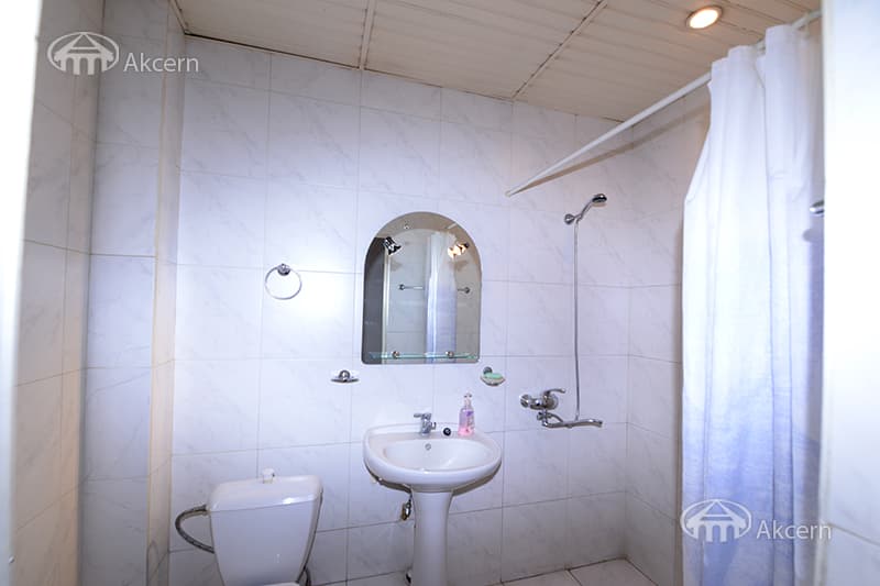 House · 7 rooms · 460 m² · Kentron
