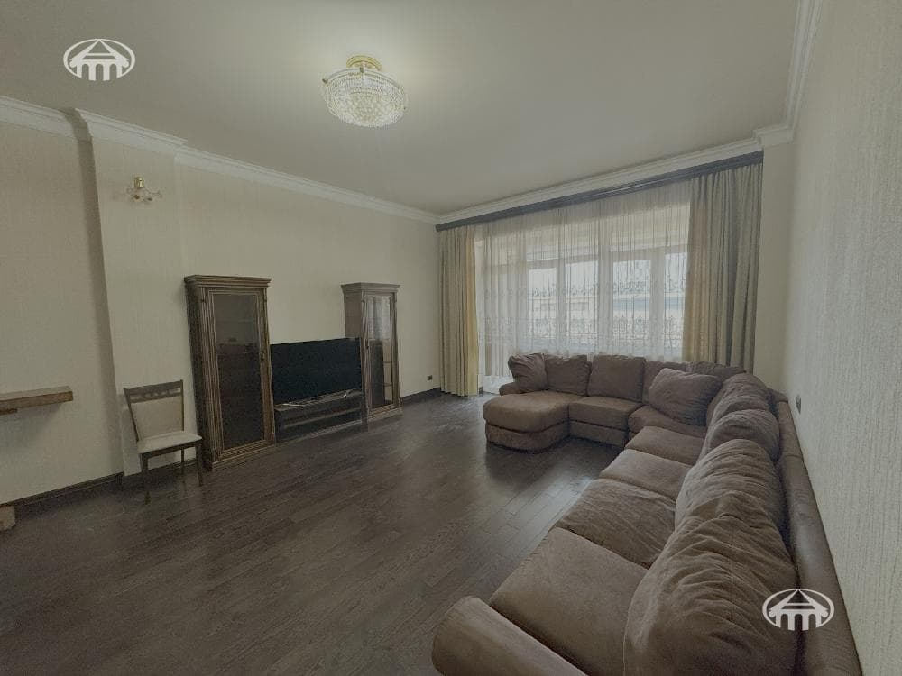 Квартира · 3 комн. · 160 м² · Кентрон