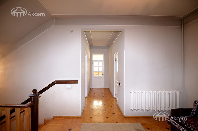 House · 7 rooms · 460 m² · Kentron