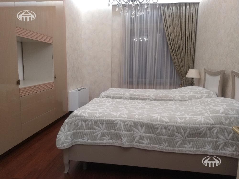 Квартира · 4 комн. · 200 м² · Кентрон