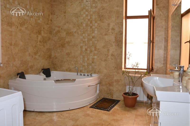 Квартира · 4 комн. · 155 м² · Арабкир