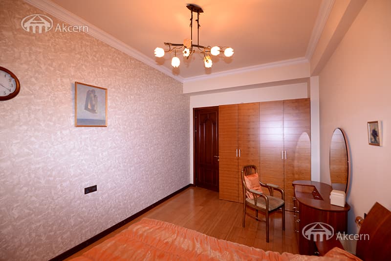 Квартира · 4 комн. · 186 м² · Кентрон