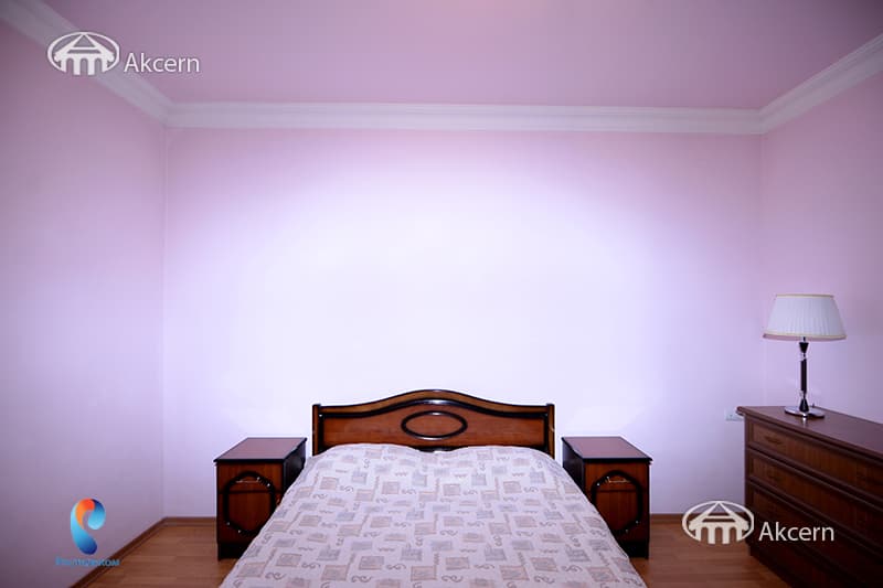 House · 3 rooms · 90 m² · Kentron