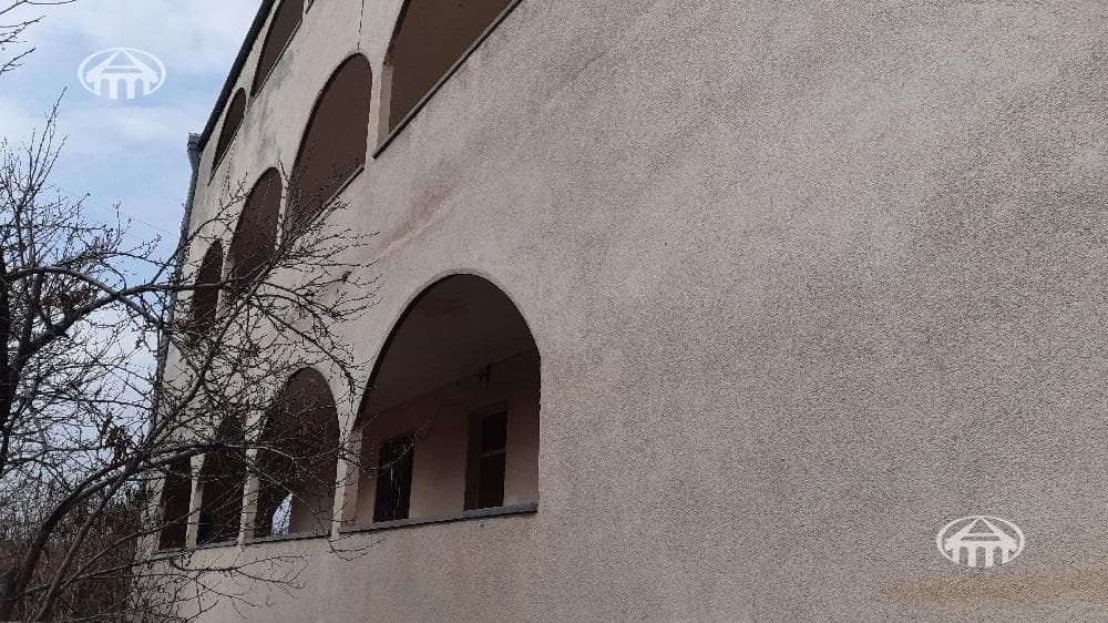 Mansion · 9 rooms · 1,117 m² · Arzni