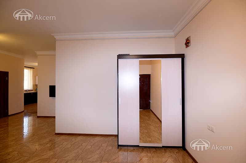 Բնակարան · 3 սեն. · 90 մ² · Կենտրոն — Լուսանկար 18 / 34