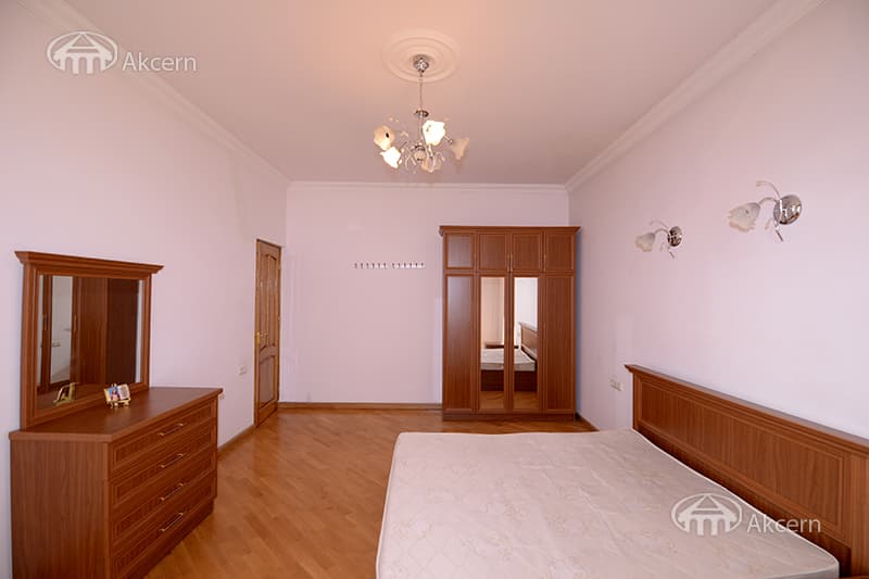 Особняк · 4 комн. · 220 м² · Арабкир