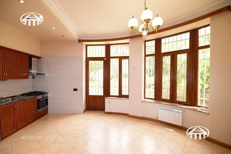 Особняк · 7 комн. · 243 м² · Кентрон