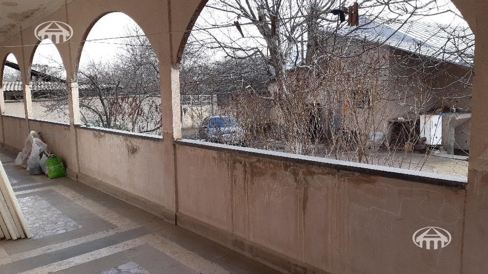 Mansion · 9 rooms · 1,117 m² · Arzni