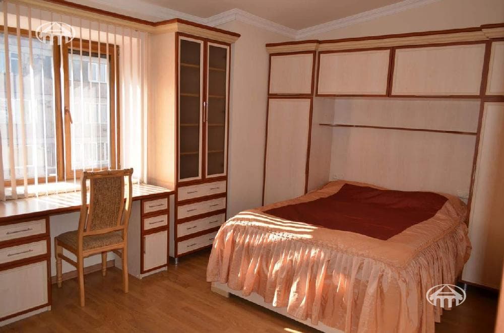 Apartment · 5 rooms · 181 m² · Kentron
