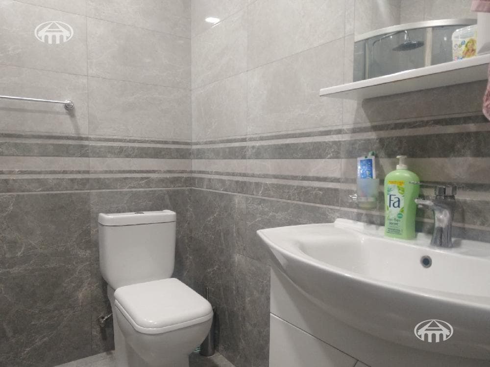 House · 5 rooms · 204 m² · Kentron