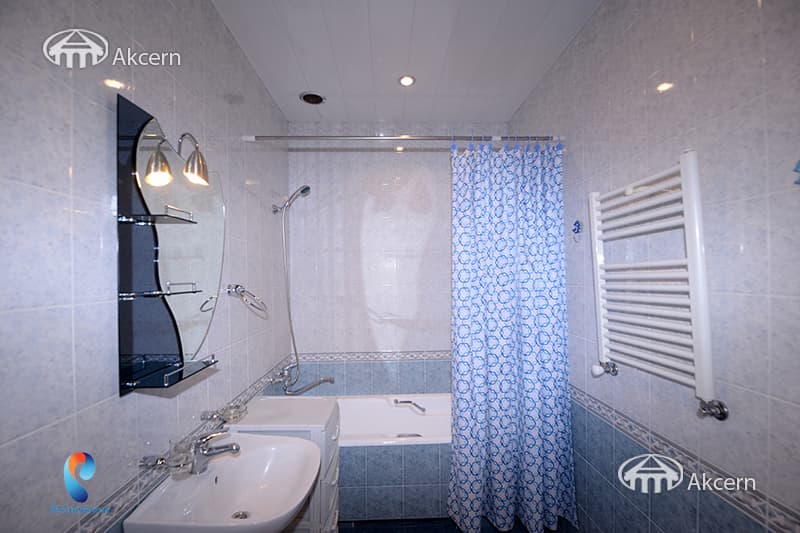 House · 3 rooms · 90 m² · Kentron