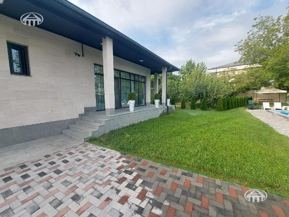 Mansion · 5 rooms · 150 m² · v. Arinj