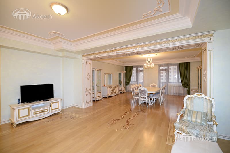 Բնակարան · 5 սեն. · 230 մ² · Կենտրոն