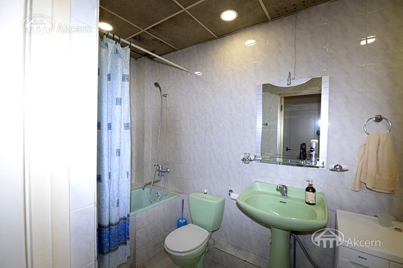 House · 7 rooms · 460 m² · Kentron