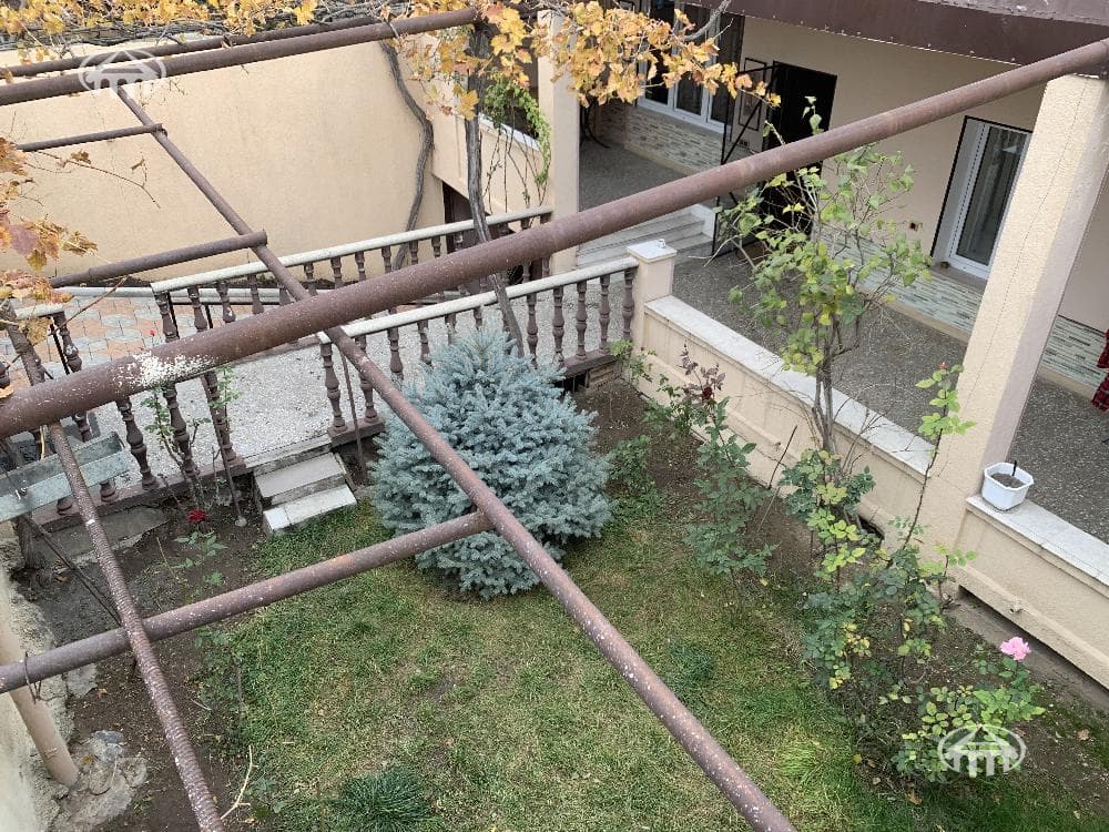House · 4 rooms · 256 m² · Ajapnyak