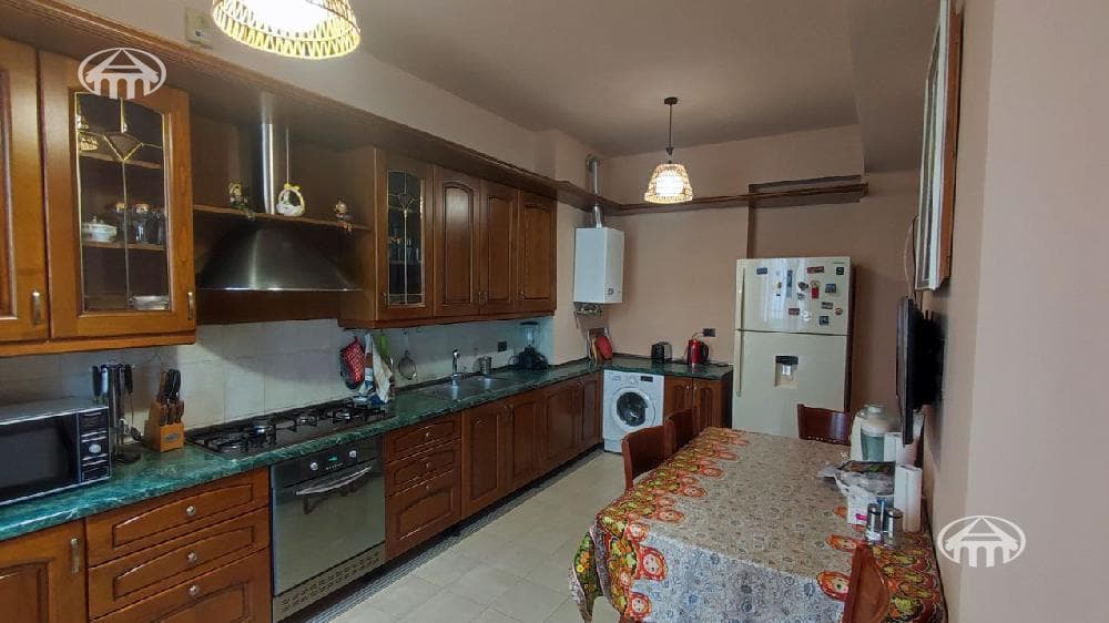 Բնակարան · 4 սեն. · 162 մ² · Կենտրոն