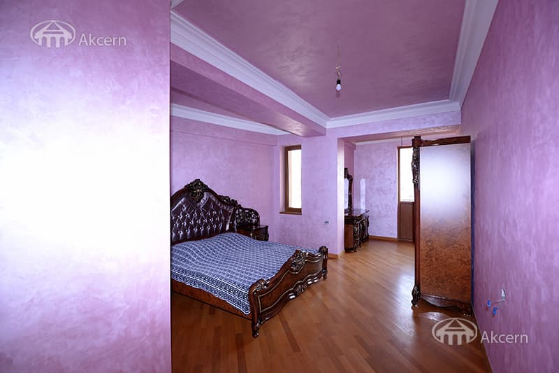 Apartment · 4 rooms · 240 m² · Kentron