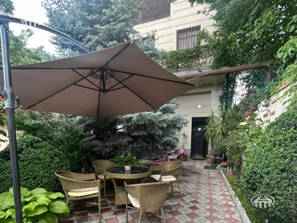 Особняк · 9 комн. · 272 м² · Эребуни