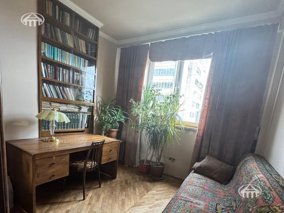 Apartment · 3 rooms · 106 m² · Kentron