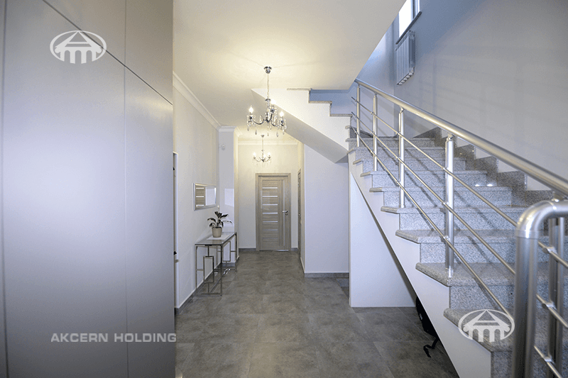 Mansion · 5 rooms · 280 m² · v. Arinj