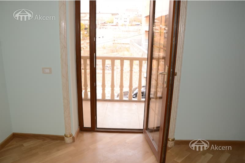 Дом · 5 комн. · 467 м² · Кентрон