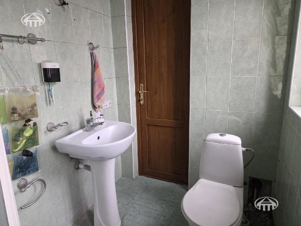 House · 6 rooms · 865 m² · Arabkir
