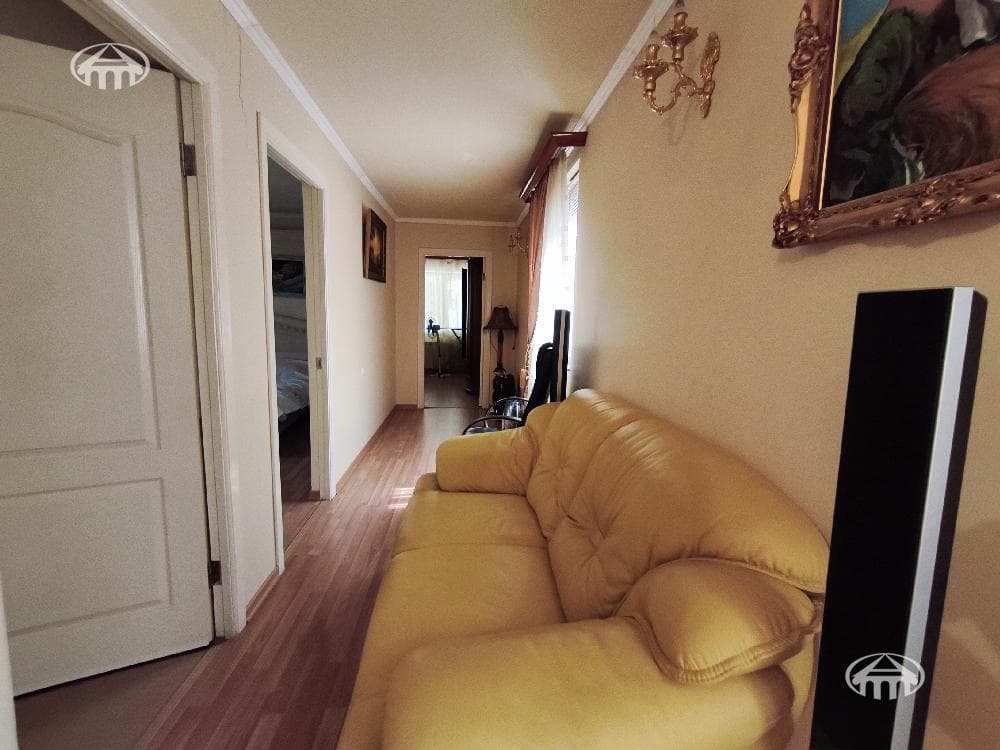 House · 6 rooms · 413 m² · Shengavit