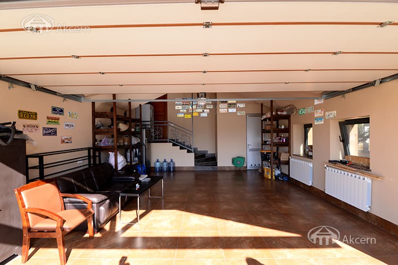 Mansion · 5 rooms · 1,014 m² · Vahagni
