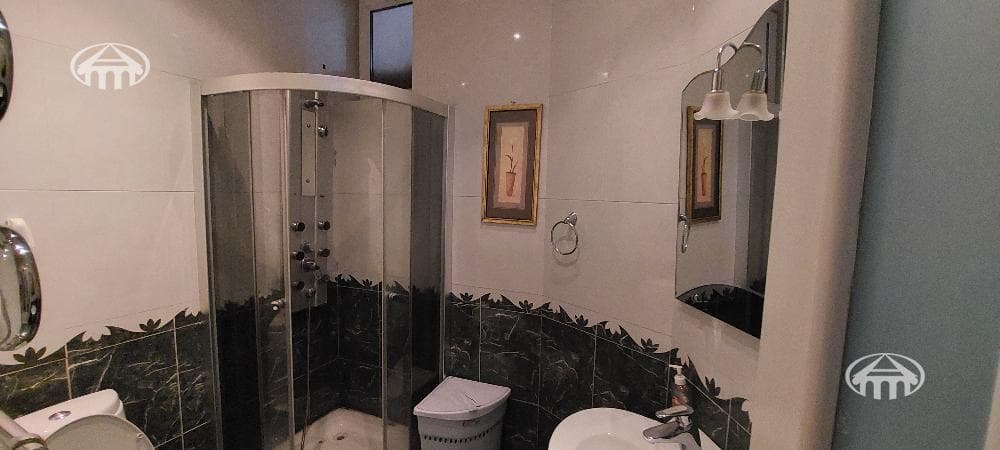 Բնակարան · 4 սեն. · 184 մ² · Կենտրոն