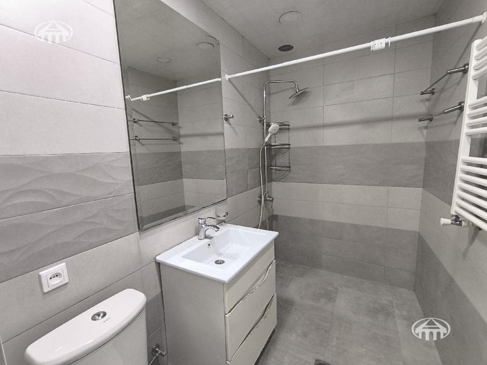 House · 4 rooms · 115 m² · Kentron