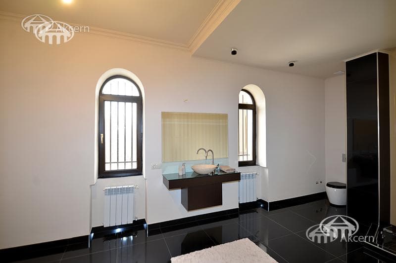 Особняк · 5 комн. · 740 м² · с. Ариндж