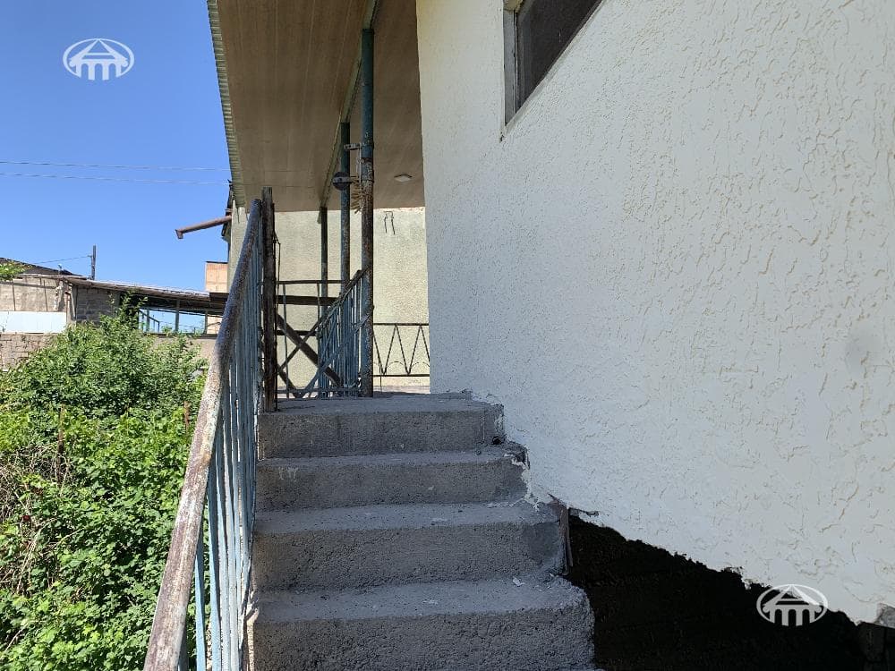 House · 3 rooms · 233 m² · Shengavit