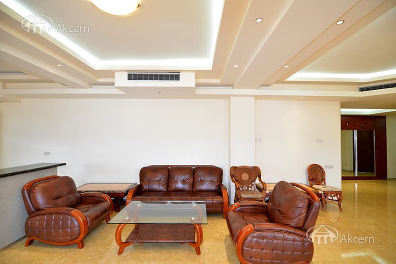 Квартира · 4 комн. · 160 м² · Кентрон
