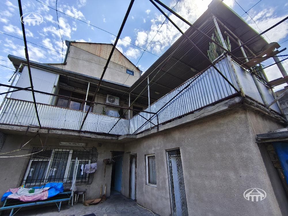 House · 6 rooms · 413 m² · Shengavit