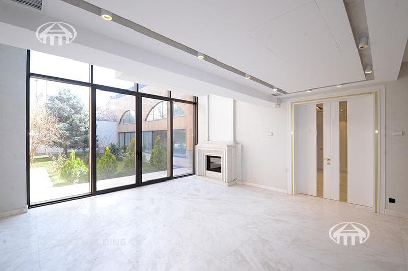 Mansion · 6 rooms · 1,022 m² · Kentron