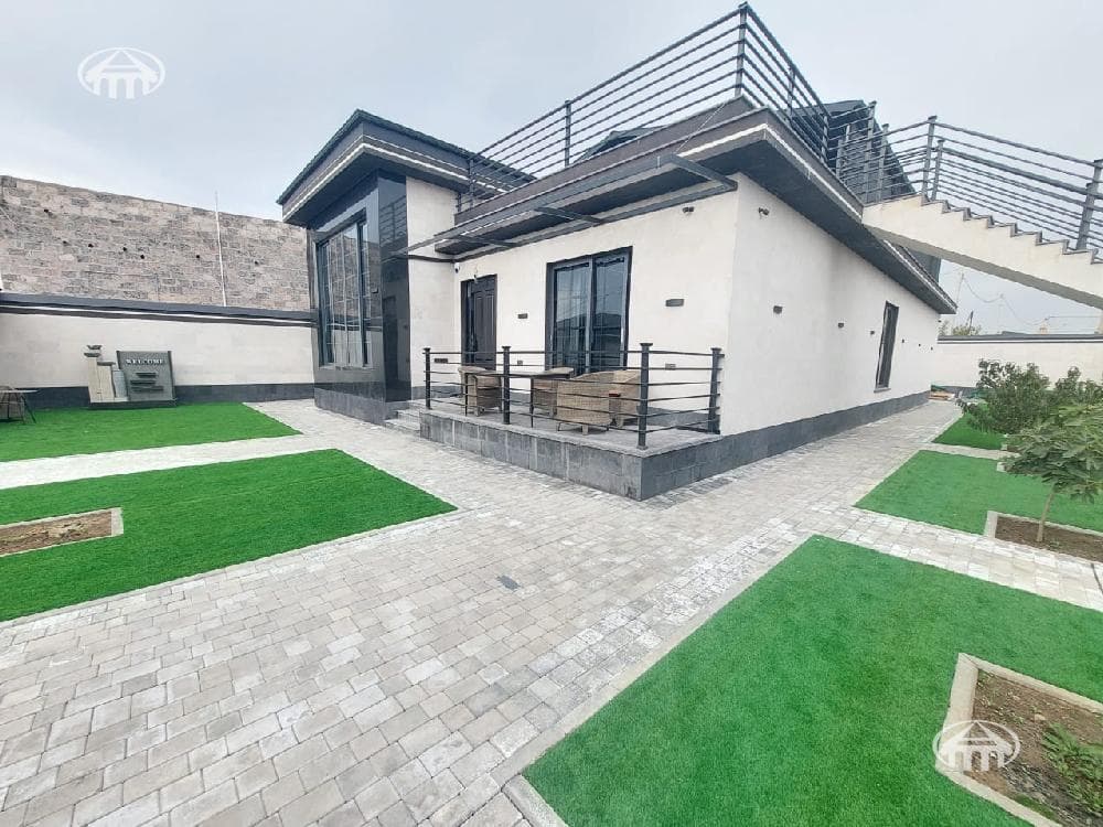 Особняк · 5 комн. · 370 м² · Аджапняк