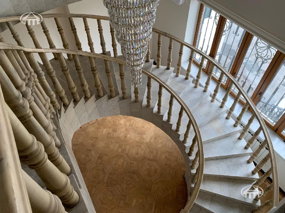 House · 6 rooms · 537 m² · Kentron