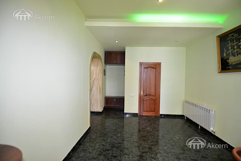 Квартира · 3 комн. · 140 м² · Арабкир