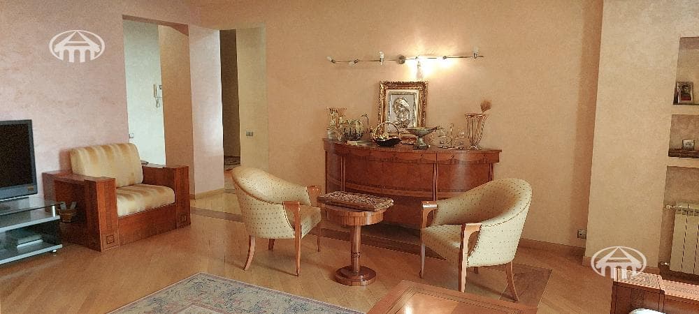 Квартира · 4 комн. · 135 м² · Кентрон