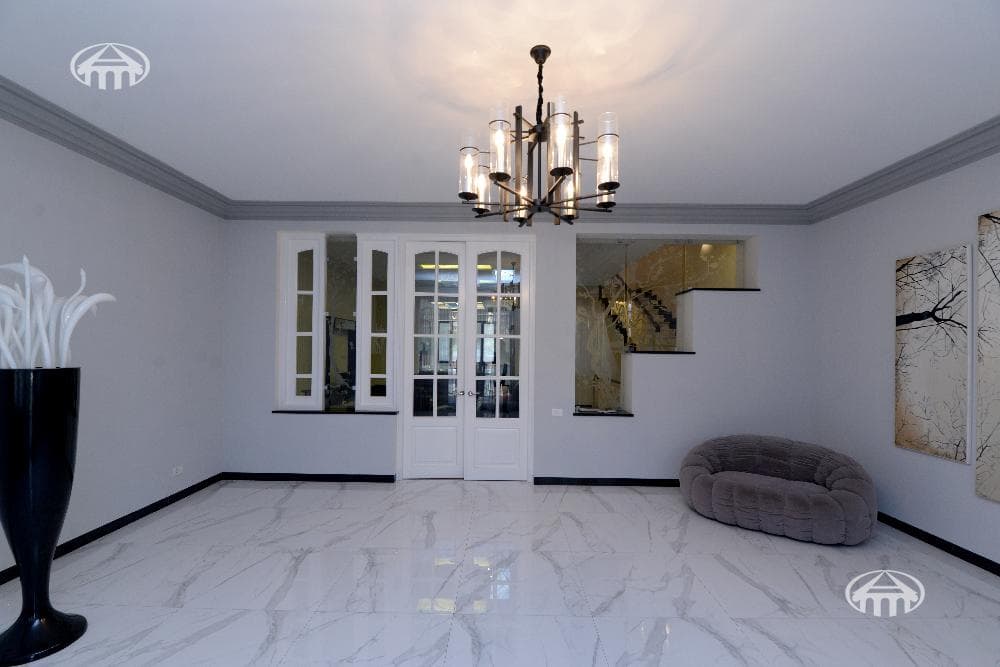 Mansion · 5 rooms · 600 m² · Arabkir