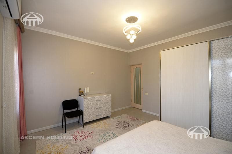 Mansion · 5 rooms · 330 m² · v. Arinj