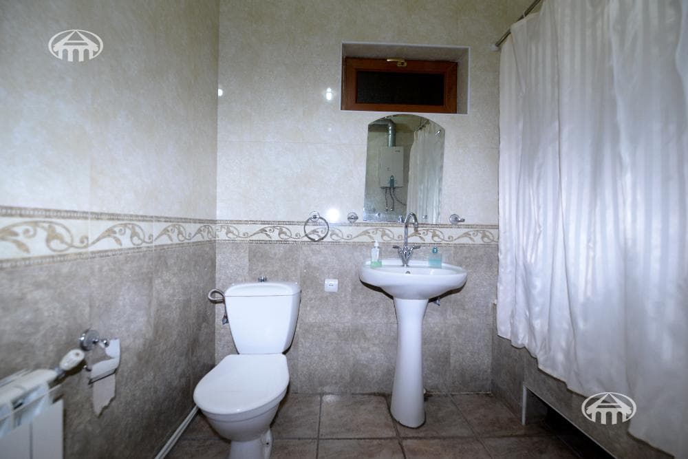 Սեփական տուն · 4 սեն. · 285 մ² · Էրեբունի
