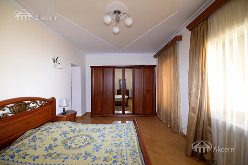 Особняк · 4 комн. · 240 м² · Аджапняк