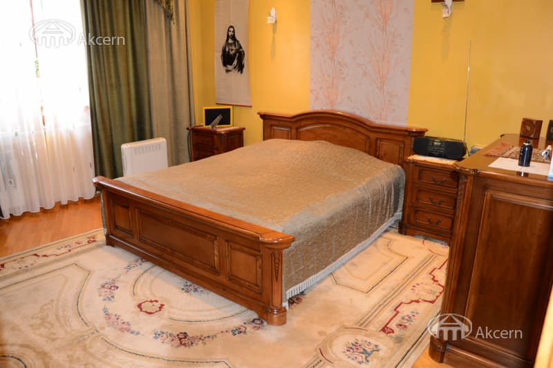 Mansion · 9 rooms · 590 m² · Arabkir