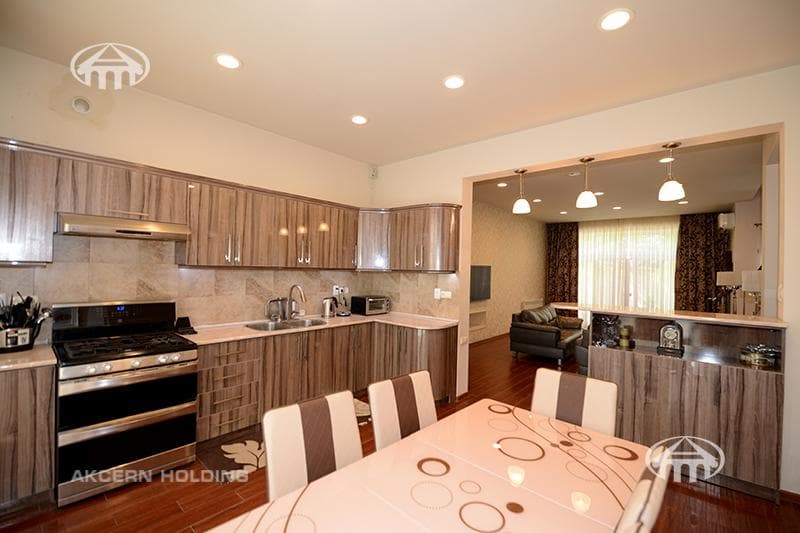 Особняк · 4 комн. · 260 м² · Аджапняк