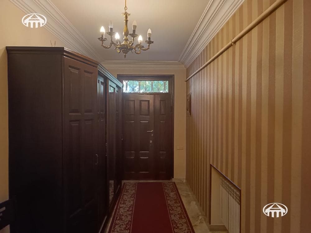 House · 5 rooms · 288 m² · Arabkir