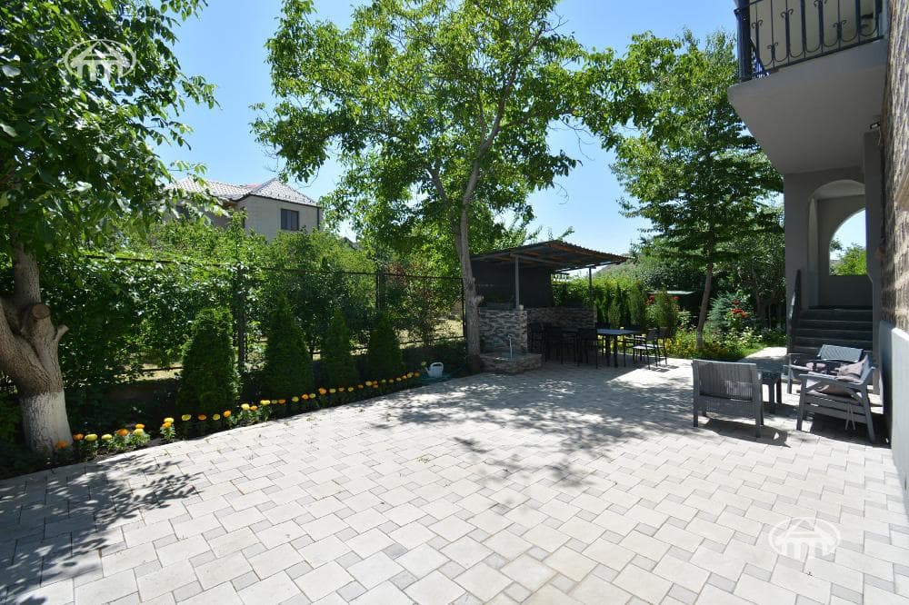Особняк · 4 комн. · 272 м² · Птгни