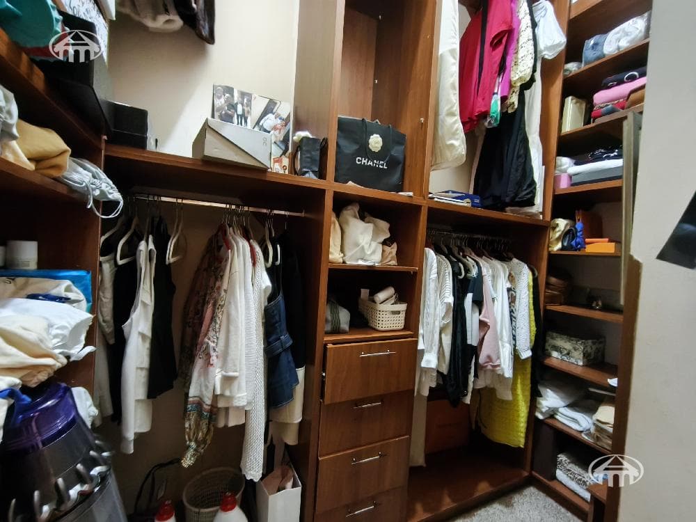 Apartment · 4 rooms · 210 m² · Kentron