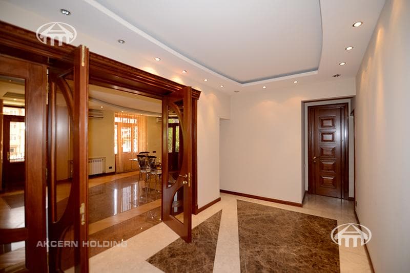Квартира · 4 комн. · 165 м² · Кентрон